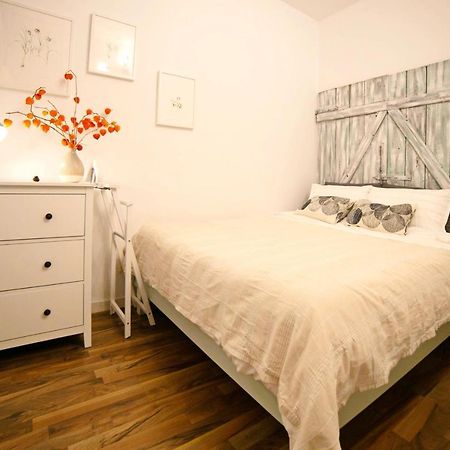 Jasmine Serenity Apartment - Central, Behind Black Church Brașov Exterior foto