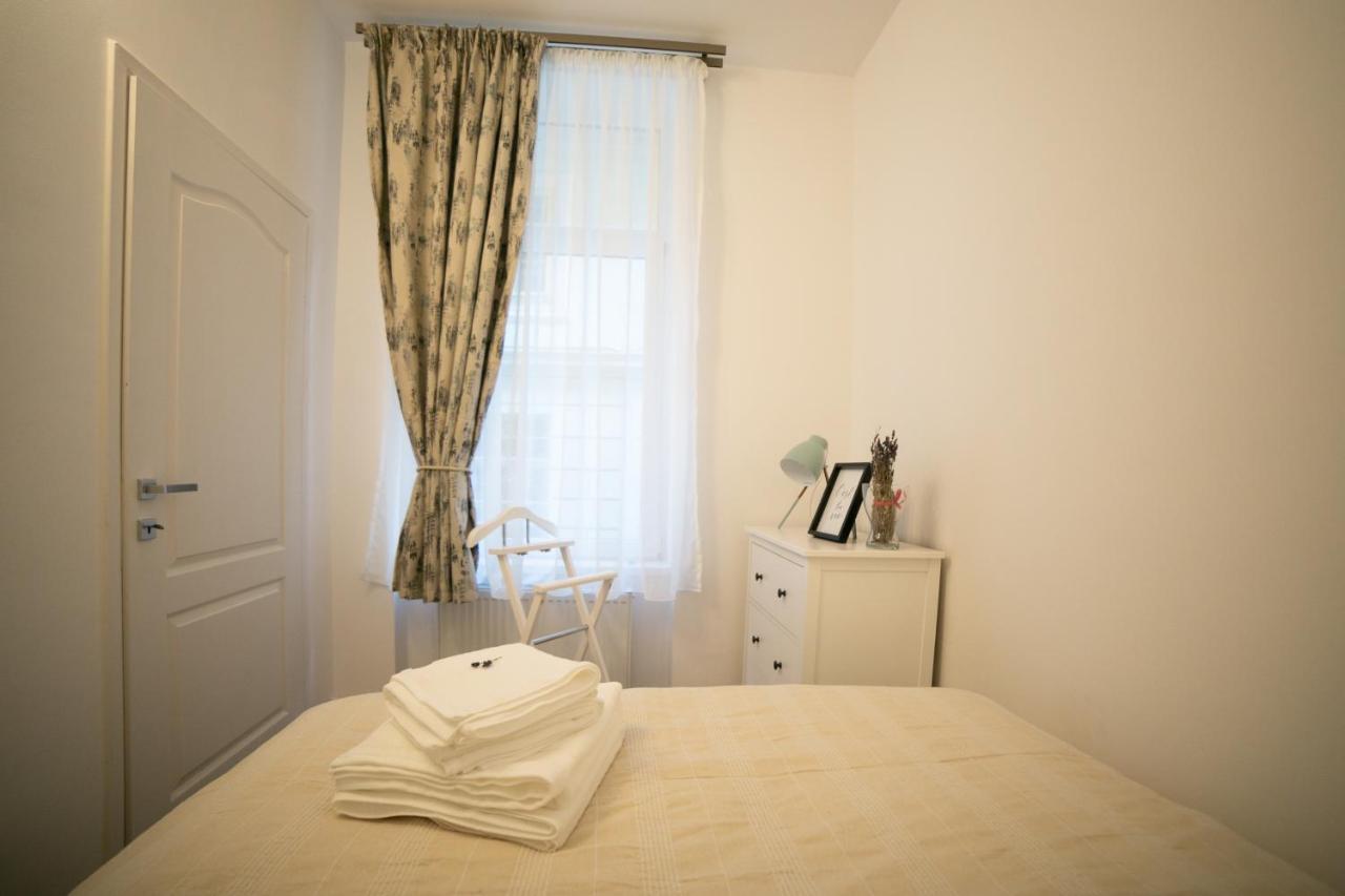 Jasmine Serenity Apartment - Central, Behind Black Church Brașov Exterior foto