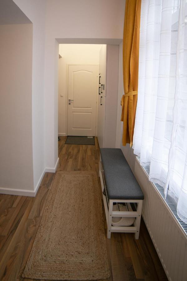 Jasmine Serenity Apartment - Central, Behind Black Church Brașov Exterior foto